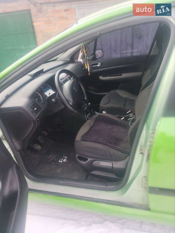 Хэтчбек Peugeot 307 2006 в Калиновке