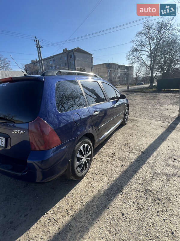 Универсал Peugeot 307 2002 в Петродолинском