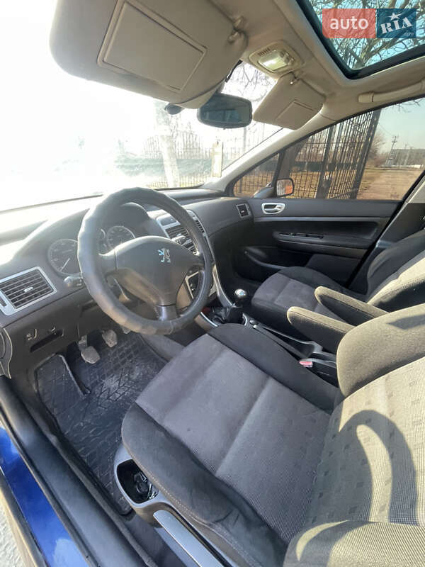 Универсал Peugeot 307 2002 в Петродолинском