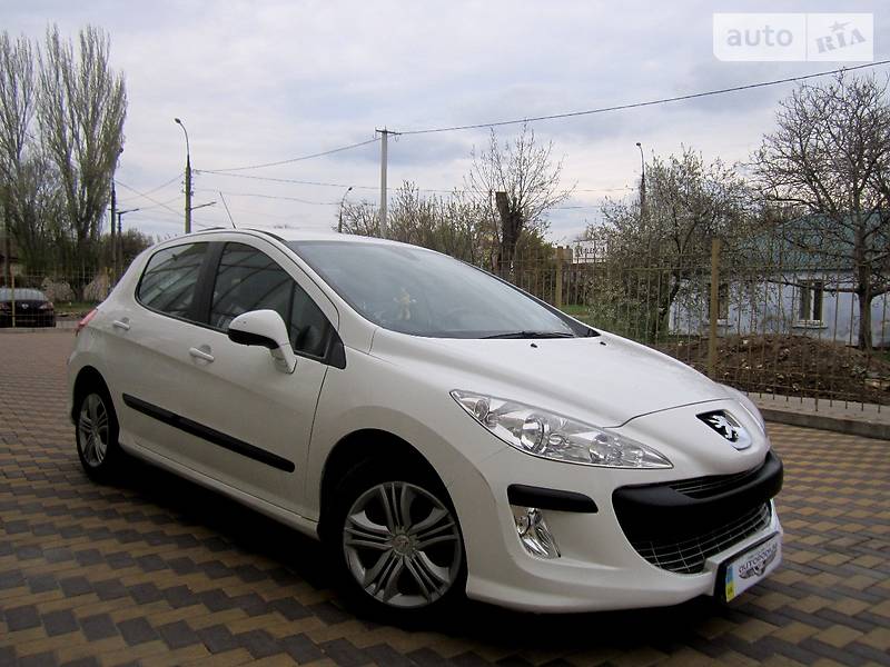Peugeot 308 2010 года