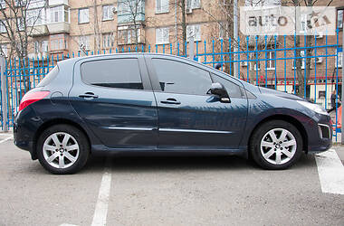 Хетчбек Peugeot 308 2011 в 