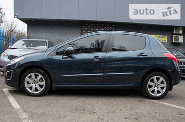 Хетчбек Peugeot 308 2011 в 
