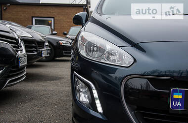 Хетчбек Peugeot 308 2011 в 