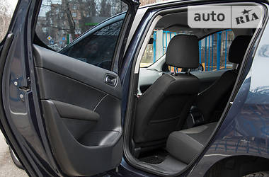 Хетчбек Peugeot 308 2011 в 