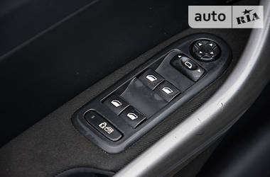 Хетчбек Peugeot 308 2011 в 