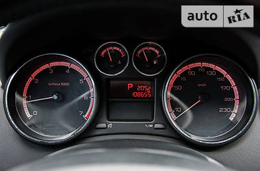 Хетчбек Peugeot 308 2011 в 