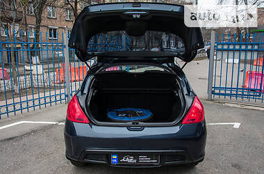 Хетчбек Peugeot 308 2011 в 