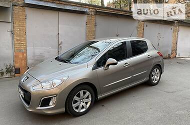 Хетчбек Peugeot 308 2012 в 