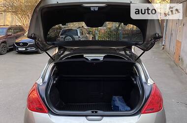 Хетчбек Peugeot 308 2012 в 