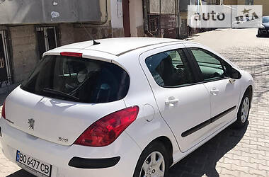 Хэтчбек Peugeot 308 2010 в 