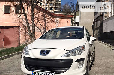Хэтчбек Peugeot 308 2010 в 