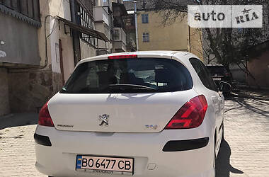 Хэтчбек Peugeot 308 2010 в 