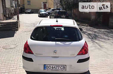 Хэтчбек Peugeot 308 2010 в 