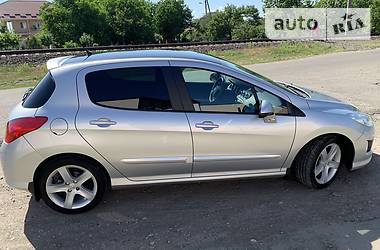 Хетчбек Peugeot 308 2011 в 