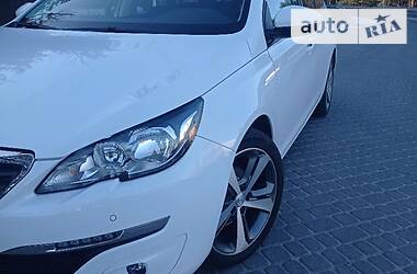 Универсал Peugeot 308 2015 в Бродах