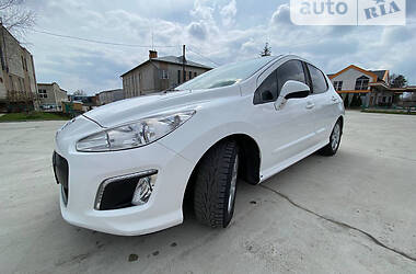 Хэтчбек Peugeot 308 2011 в Самборе