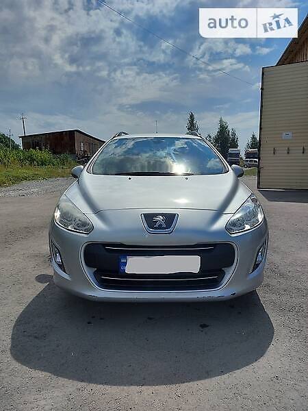 Универсал Peugeot 308 2012 в Лугинах