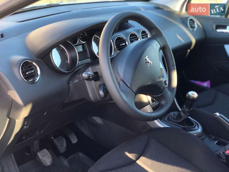 Универсал Peugeot 308 2013 в Калуше