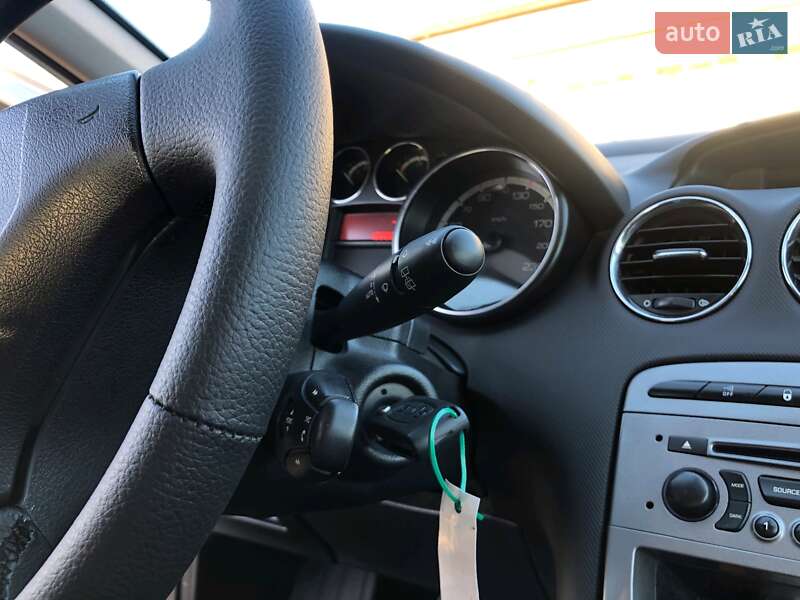 Универсал Peugeot 308 2013 в Калуше