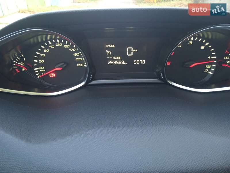 Універсал Peugeot 308 2015 в Ужгороді