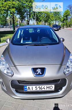 Хэтчбек Peugeot 308 2013 в Киеве