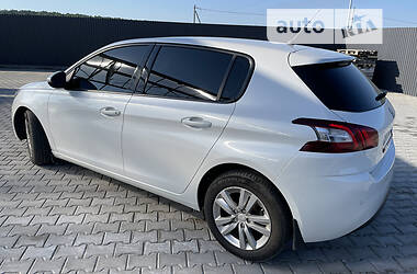 Хетчбек Peugeot 308 2015 в 
