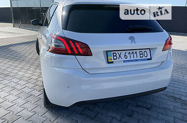 Хетчбек Peugeot 308 2015 в 