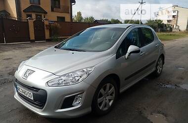 Хэтчбек Peugeot 308 2011 в Старой Выжевке