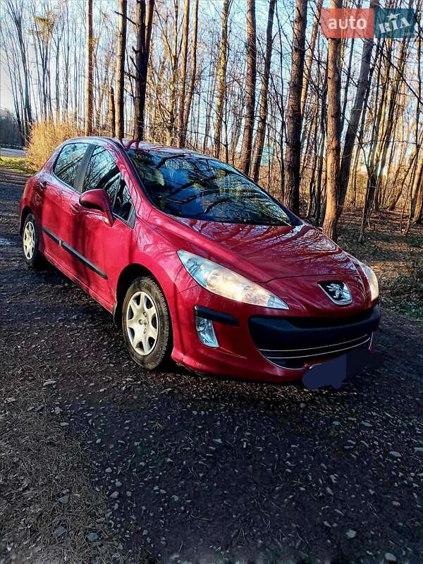 Хэтчбек Peugeot 308 2008 в Ивано-Франковске