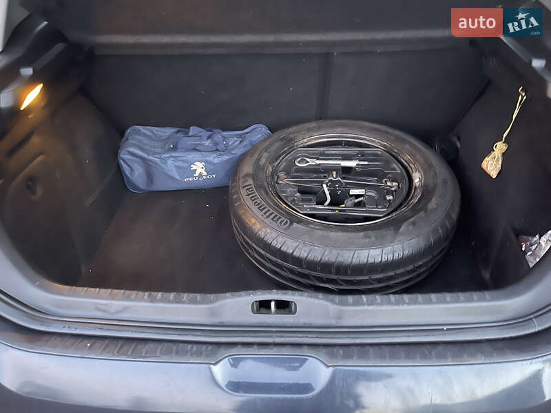 Хэтчбек Peugeot 308 2011 в Киеве фото 6 Хэтчбек Peugeot 308 2011 в Киеве