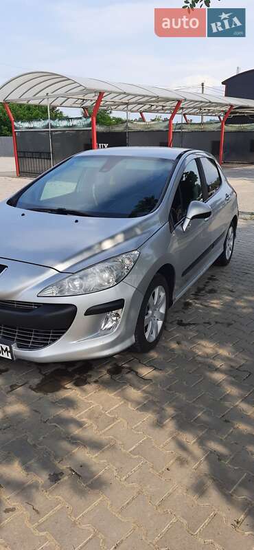 Хетчбек Peugeot 308 2011 в Чернівцях