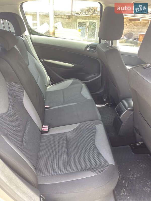 Хетчбек Peugeot 308 2010 в Трускавці