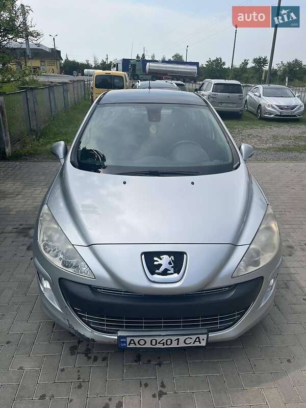 Хэтчбек Peugeot 308 2009 в Ужгороде