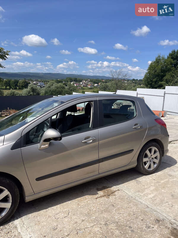 Хетчбек Peugeot 308 2010 в Трускавці