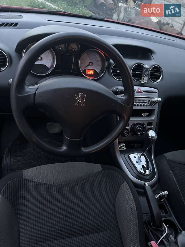 Хетчбек Peugeot 308 2008 в Городку