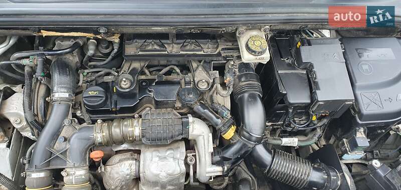 Хетчбек Peugeot 308 2012 в Ужгороді