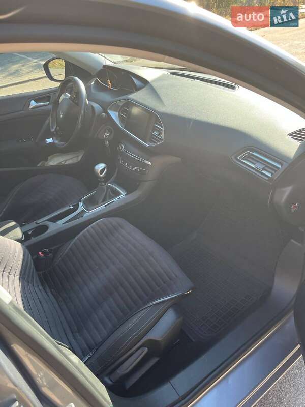 Універсал Peugeot 308 2015 в Запоріжжі