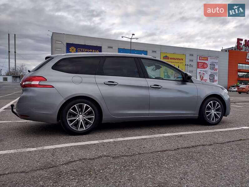 Універсал Peugeot 308 2015 в Чернівцях