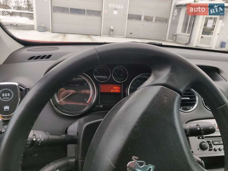 Универсал Peugeot 308 2009 в Нововолынске