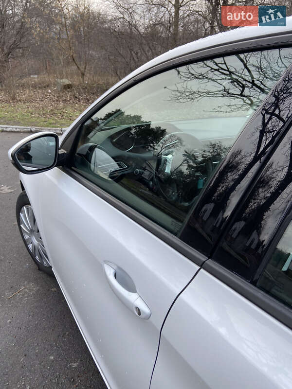 Хетчбек Peugeot 308 2015 в Житомирі