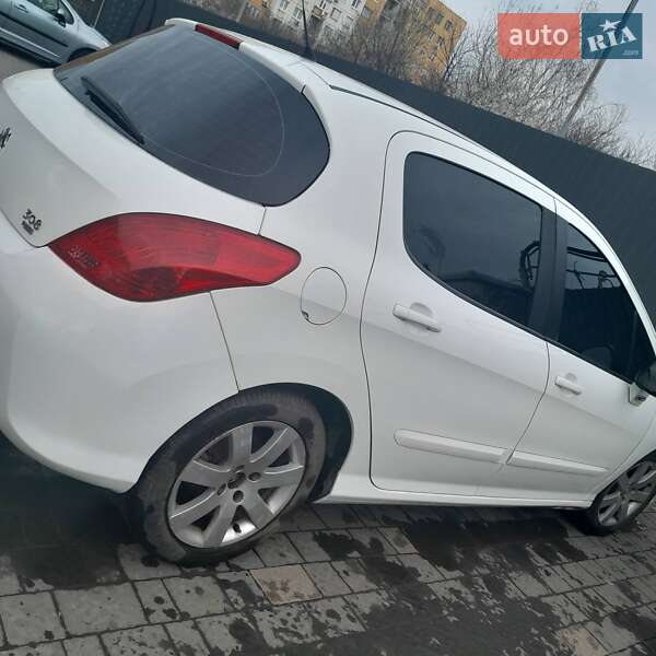 Хетчбек Peugeot 308 2013 в Ужгороді