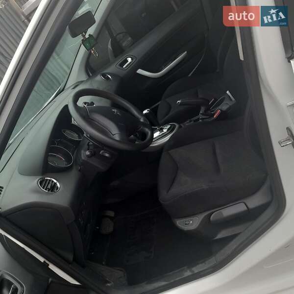 Хетчбек Peugeot 308 2013 в Ужгороді