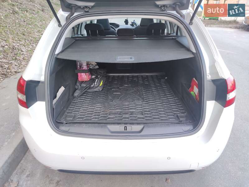 Универсал Peugeot 308 2015 в Киеве