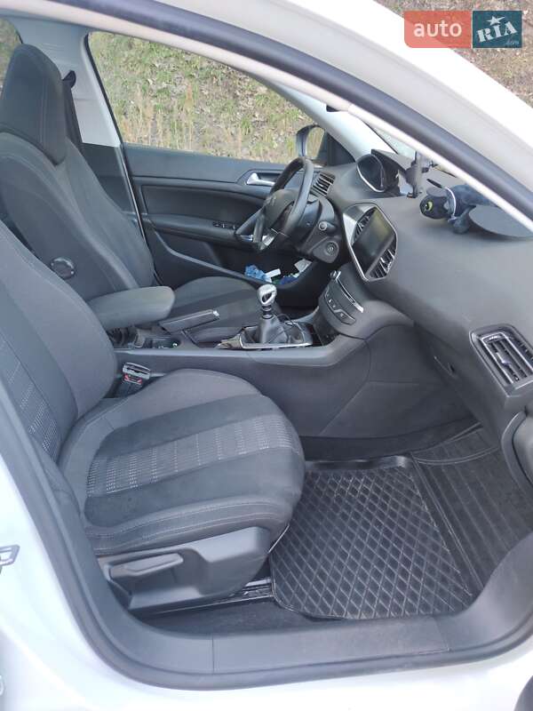 Универсал Peugeot 308 2015 в Киеве