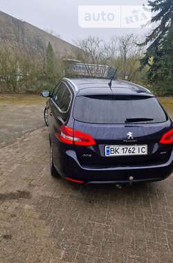 Универсал Peugeot 308 2015 в Вараше