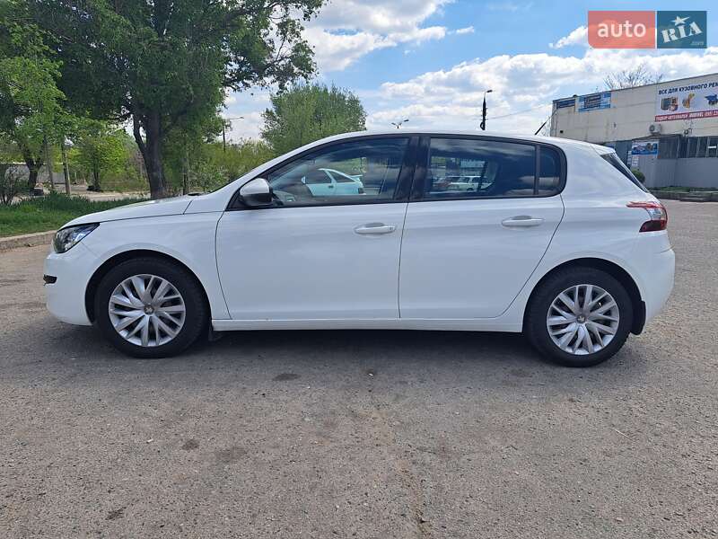 Хэтчбек Peugeot 308 2015 в Запорожье