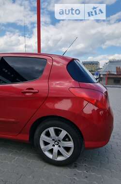 Хэтчбек Peugeot 308 2012 в Львове