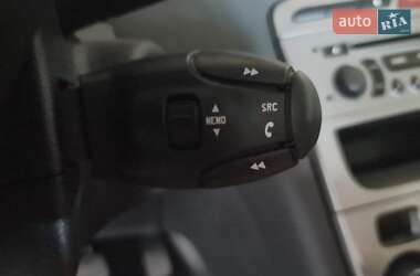 Хэтчбек Peugeot 308 2011 в 