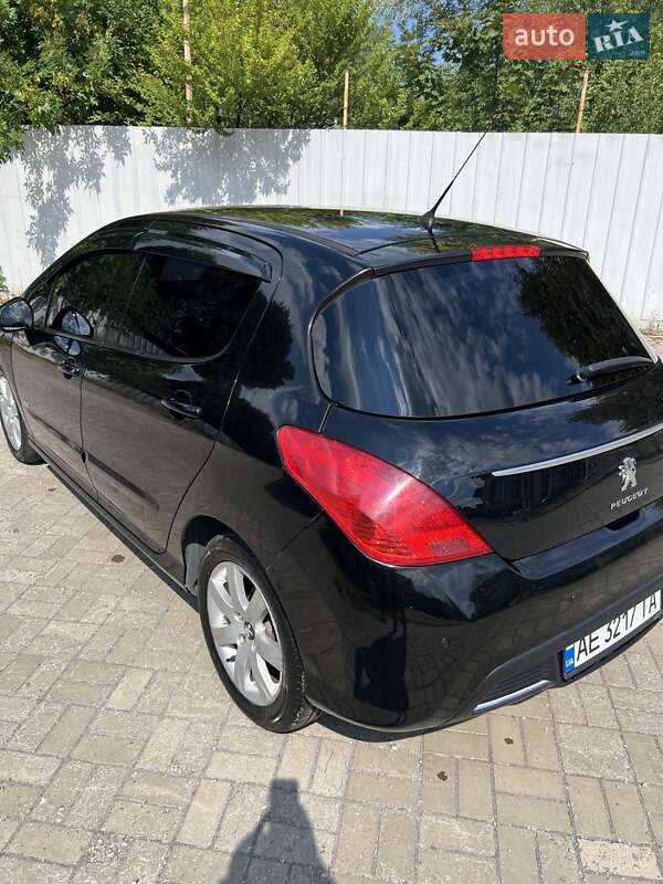 Хетчбек Peugeot 308 2012 в Дніпрі