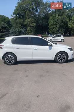 Хэтчбек Peugeot 308 2016 в Каменском